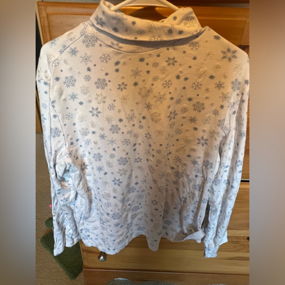Snowflake turtleneck